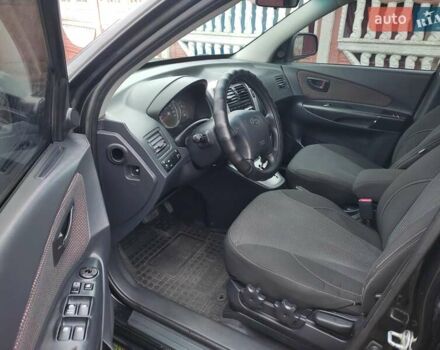 Черный Хендай Туксон, объемом двигателя 2 л и пробегом 237 тыс. км за 7500 $, фото 20 на Automoto.ua