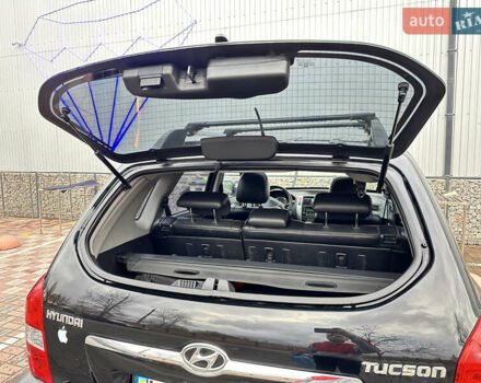 Чорний Хендай Туксон, об'ємом двигуна 2.66 л та пробігом 395 тис. км за 9950 $, фото 10 на Automoto.ua
