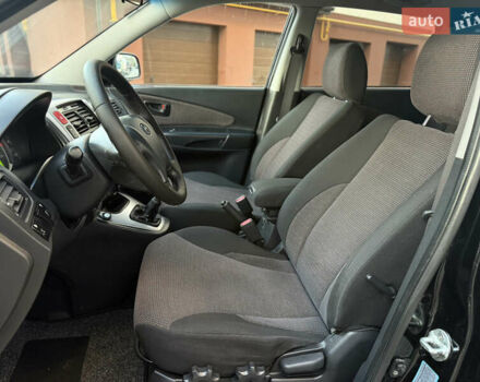 Чорний Хендай Туксон, об'ємом двигуна 2 л та пробігом 156 тис. км за 7850 $, фото 2 на Automoto.ua