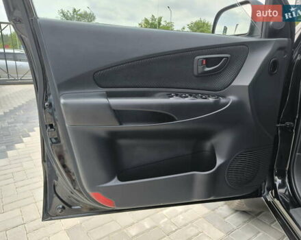 Черный Хендай Туксон, объемом двигателя 2 л и пробегом 137 тыс. км за 8400 $, фото 22 на Automoto.ua