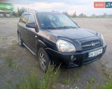 Черный Хендай Туксон, объемом двигателя 1.99 л и пробегом 239 тыс. км за 7700 $, фото 1 на Automoto.ua