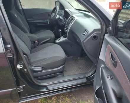 Черный Хендай Туксон, объемом двигателя 2 л и пробегом 237 тыс. км за 7500 $, фото 14 на Automoto.ua