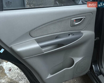 Чорний Хендай Туксон, об'ємом двигуна 2 л та пробігом 107 тис. км за 8500 $, фото 25 на Automoto.ua