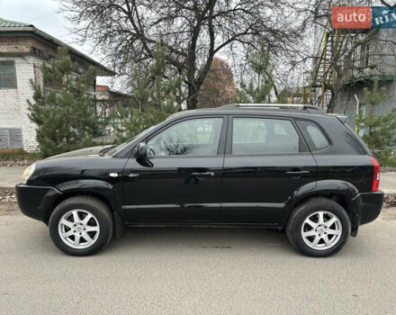 Черный Хендай Туксон, объемом двигателя 2 л и пробегом 136 тыс. км за 8500 $, фото 4 на Automoto.ua