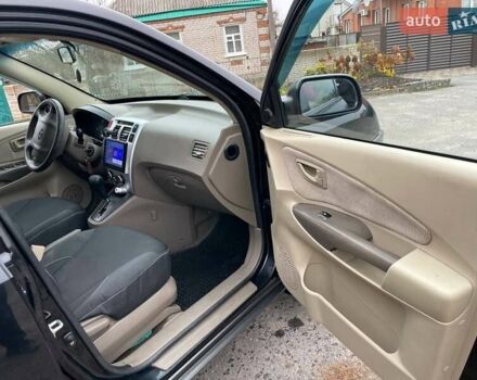 Черный Хендай Туксон, объемом двигателя 1.98 л и пробегом 290 тыс. км за 7000 $, фото 4 на Automoto.ua