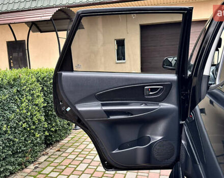 Чорний Хендай Туксон, об'ємом двигуна 2 л та пробігом 182 тис. км за 8299 $, фото 31 на Automoto.ua