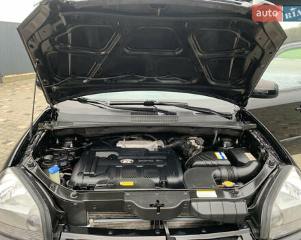 Черный Хендай Туксон, объемом двигателя 2 л и пробегом 198 тыс. км за 7500 $, фото 11 на Automoto.ua