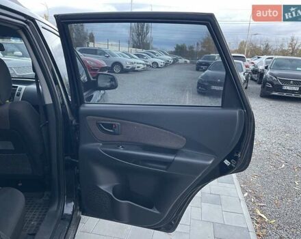 Хендай Туксон 2008 у Києві на Automoto.ua Чорний Хендай Туксон, об'ємом двигуна 2 л та пробігом 110 тис. км за 8750 $, фото 27 на Automoto.ua