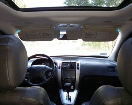 Чорний Хендай Туксон, об'ємом двигуна 2 л та пробігом 270 тис. км за 8000 $, фото 4 на Automoto.ua