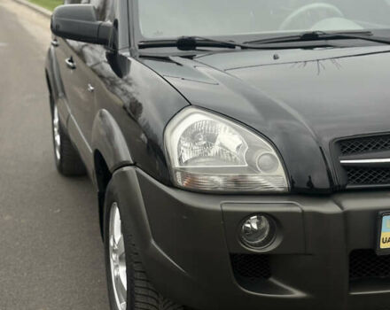 Чорний Хендай Туксон, об'ємом двигуна 2 л та пробігом 107 тис. км за 8500 $, фото 2 на Automoto.ua