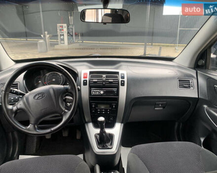 Черный Хендай Туксон, объемом двигателя 2 л и пробегом 198 тыс. км за 7500 $, фото 8 на Automoto.ua