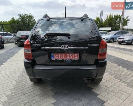 Черный Хендай Туксон, объемом двигателя 2 л и пробегом 137 тыс. км за 8400 $, фото 4 на Automoto.ua
