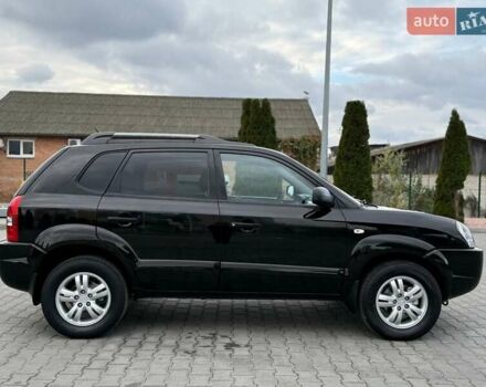 Черный Хендай Туксон, объемом двигателя 1.98 л и пробегом 239 тыс. км за 8700 $, фото 6 на Automoto.ua