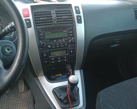 Черный Хендай Туксон, объемом двигателя 2 л и пробегом 440 тыс. км за 8000 $, фото 7 на Automoto.ua