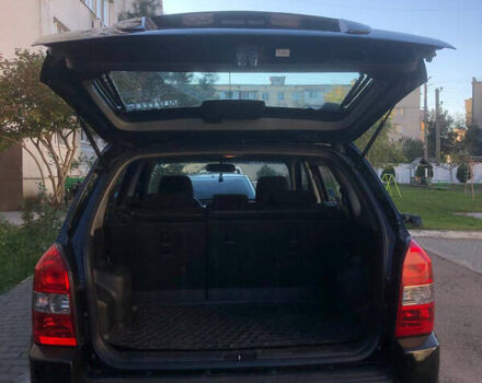 Черный Хендай Туксон, объемом двигателя 1.98 л и пробегом 256 тыс. км за 8200 $, фото 2 на Automoto.ua