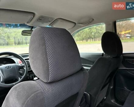 Черный Хендай Туксон, объемом двигателя 1.99 л и пробегом 240 тыс. км за 7200 $, фото 45 на Automoto.ua