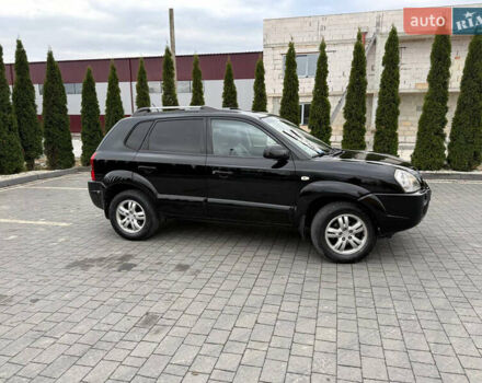 Черный Хендай Туксон, объемом двигателя 1.98 л и пробегом 205 тыс. км за 7950 $, фото 2 на Automoto.ua