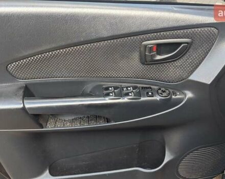 Черный Хендай Туксон, объемом двигателя 2 л и пробегом 163 тыс. км за 8100 $, фото 1 на Automoto.ua