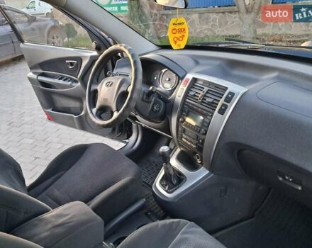 Черный Хендай Туксон, объемом двигателя 1.98 л и пробегом 233 тыс. км за 7850 $, фото 14 на Automoto.ua