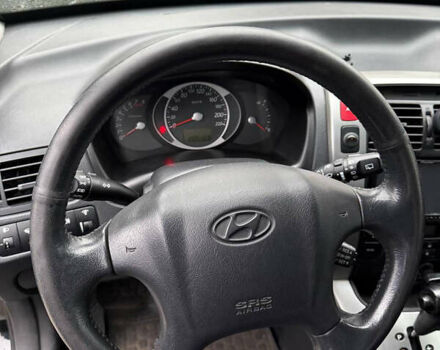 Черный Хендай Туксон, объемом двигателя 2.66 л и пробегом 205 тыс. км за 10000 $, фото 41 на Automoto.ua