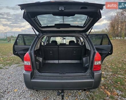 Хендай Туксон 2009 в Гусятине на Automoto.ua Черный Хендай Туксон, объемом двигателя 2 л и пробегом 143 тыс. км за 9700 $, фото 49 на Automoto.ua