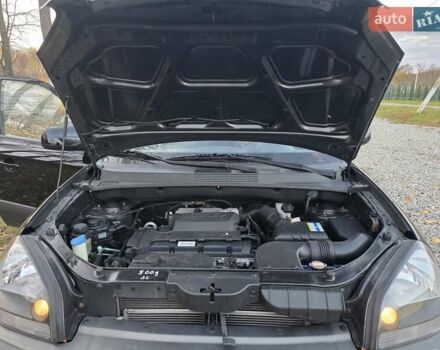 Хендай Туксон 2009 в Гусятине на Automoto.ua Черный Хендай Туксон, объемом двигателя 2 л и пробегом 143 тыс. км за 9700 $, фото 59 на Automoto.ua