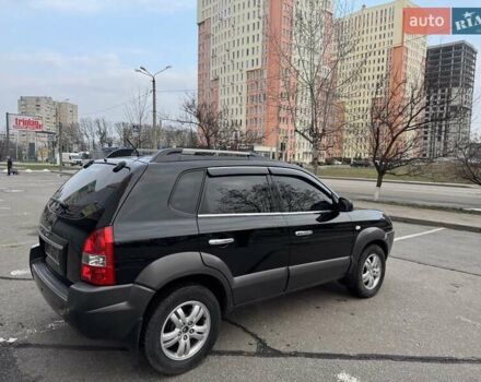Черный Хендай Туксон, объемом двигателя 2 л и пробегом 282 тыс. км за 8700 $, фото 2 на Automoto.ua