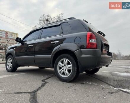 Черный Хендай Туксон, объемом двигателя 2 л и пробегом 282 тыс. км за 8700 $, фото 16 на Automoto.ua