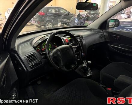 Черный Хендай Туксон, объемом двигателя 2 л и пробегом 160 тыс. км за 8800 $, фото 5 на Automoto.ua