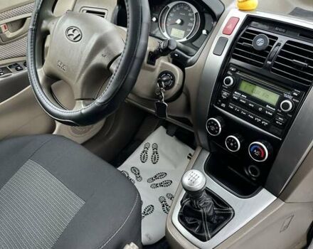 Чорний Хендай Туксон, об'ємом двигуна 2 л та пробігом 166 тис. км за 7500 $, фото 11 на Automoto.ua