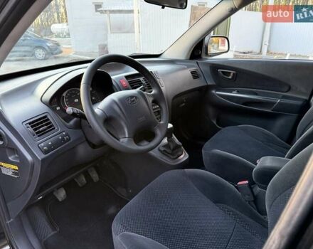 Черный Хендай Туксон, объемом двигателя 2 л и пробегом 148 тыс. км за 8700 $, фото 12 на Automoto.ua