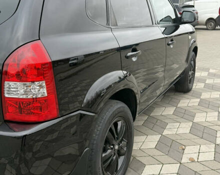Черный Хендай Туксон, объемом двигателя 2 л и пробегом 191 тыс. км за 8500 $, фото 17 на Automoto.ua