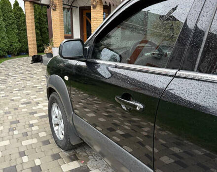 Черный Хендай Туксон, объемом двигателя 2.66 л и пробегом 205 тыс. км за 10000 $, фото 27 на Automoto.ua