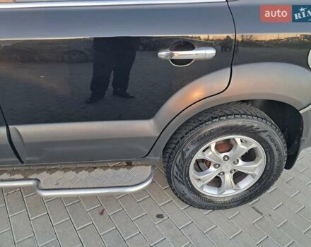 Черный Хендай Туксон, объемом двигателя 1.98 л и пробегом 233 тыс. км за 7850 $, фото 4 на Automoto.ua