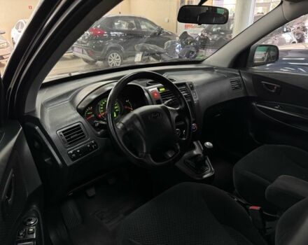 Черный Хендай Туксон, объемом двигателя 2 л и пробегом 160 тыс. км за 8300 $, фото 8 на Automoto.ua