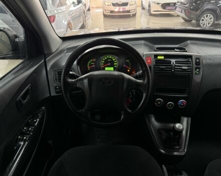 Черный Хендай Туксон, объемом двигателя 2 л и пробегом 160 тыс. км за 8300 $, фото 11 на Automoto.ua