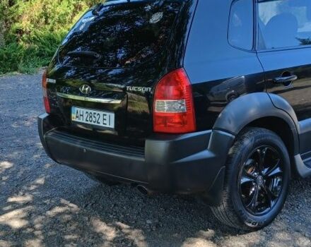 Черный Хендай Туксон, объемом двигателя 2 л и пробегом 236 тыс. км за 7400 $, фото 4 на Automoto.ua