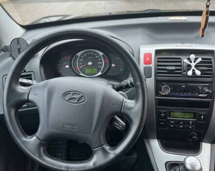 Черный Хендай Туксон, объемом двигателя 2 л и пробегом 128 тыс. км за 9200 $, фото 20 на Automoto.ua