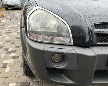 Черный Хендай Туксон, объемом двигателя 2.66 л и пробегом 205 тыс. км за 10000 $, фото 6 на Automoto.ua