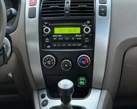 Черный Хендай Туксон, объемом двигателя 1.98 л и пробегом 198 тыс. км за 8250 $, фото 20 на Automoto.ua