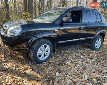 Черный Хендай Туксон, объемом двигателя 1.98 л и пробегом 180 тыс. км за 7999 $, фото 1 на Automoto.ua