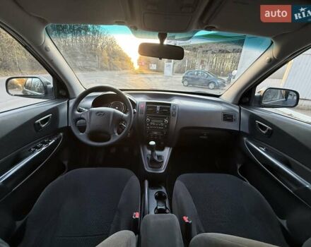 Черный Хендай Туксон, объемом двигателя 2 л и пробегом 148 тыс. км за 8700 $, фото 25 на Automoto.ua