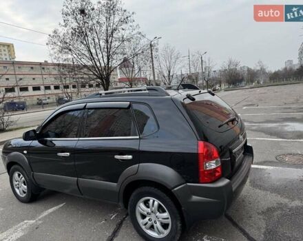Черный Хендай Туксон, объемом двигателя 2 л и пробегом 282 тыс. км за 8700 $, фото 12 на Automoto.ua