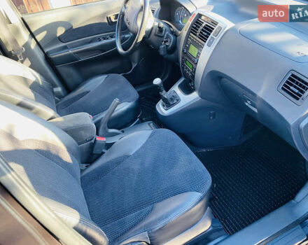 Черный Хендай Туксон, объемом двигателя 1.99 л и пробегом 95 тыс. км за 8500 $, фото 10 на Automoto.ua