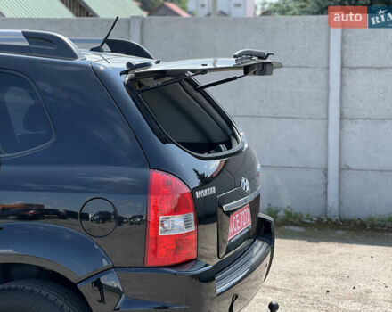 Чорний Хендай Туксон, об'ємом двигуна 2 л та пробігом 163 тис. км за 9199 $, фото 8 на Automoto.ua