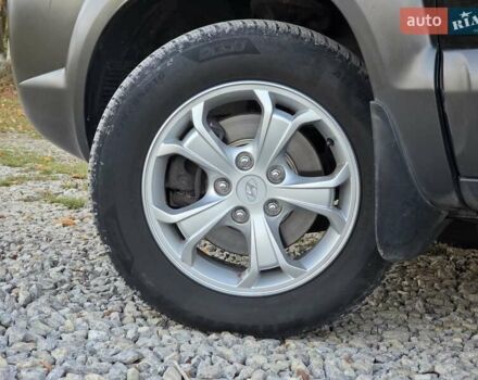 Хендай Туксон 2009 в Гусятине на Automoto.ua Черный Хендай Туксон, объемом двигателя 2 л и пробегом 143 тыс. км за 9700 $, фото 25 на Automoto.ua