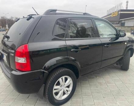 Черный Хендай Туксон, объемом двигателя 2 л и пробегом 168 тыс. км за 7500 $, фото 4 на Automoto.ua