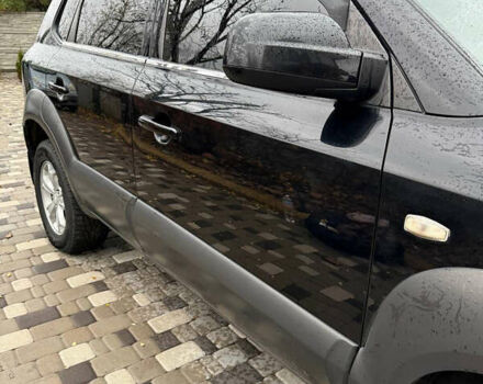 Черный Хендай Туксон, объемом двигателя 2.66 л и пробегом 205 тыс. км за 10000 $, фото 8 на Automoto.ua