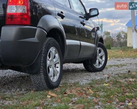 Хендай Туксон 2009 в Гусятине на Automoto.ua Черный Хендай Туксон, объемом двигателя 2 л и пробегом 143 тыс. км за 9700 $, фото 28 на Automoto.ua