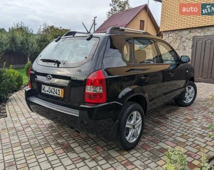 Чорний Хендай Туксон, об'ємом двигуна 2 л та пробігом 217 тис. км за 7700 $, фото 1 на Automoto.ua